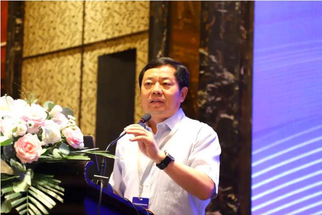 鋯鉿分會副會長兼秘書長安仲生,中國五金制品協(xié)會專職副理事長金立新